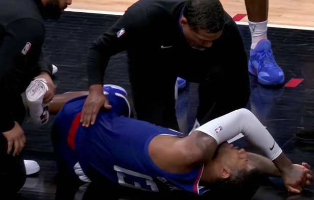 直接被架回更衣室,nba众星为他祈祷|重伤|众星|保罗乔治_新浪新闻
