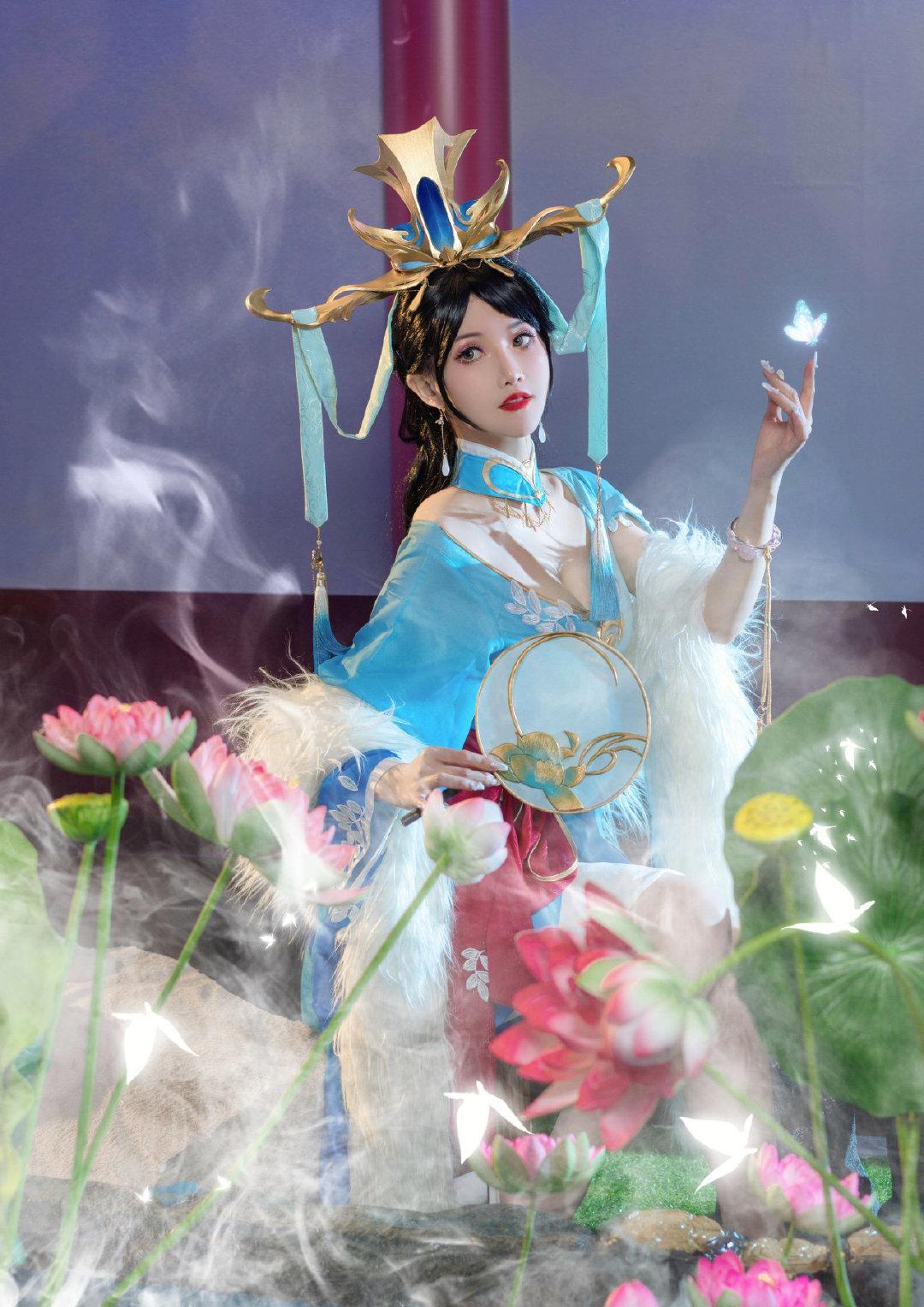 甄姬cos:"满身星月静栖,赢我一生爱意"