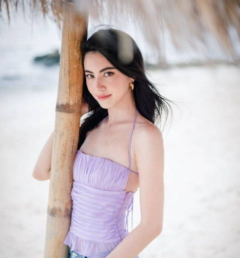 maidavika晒出度假照大秀好身材