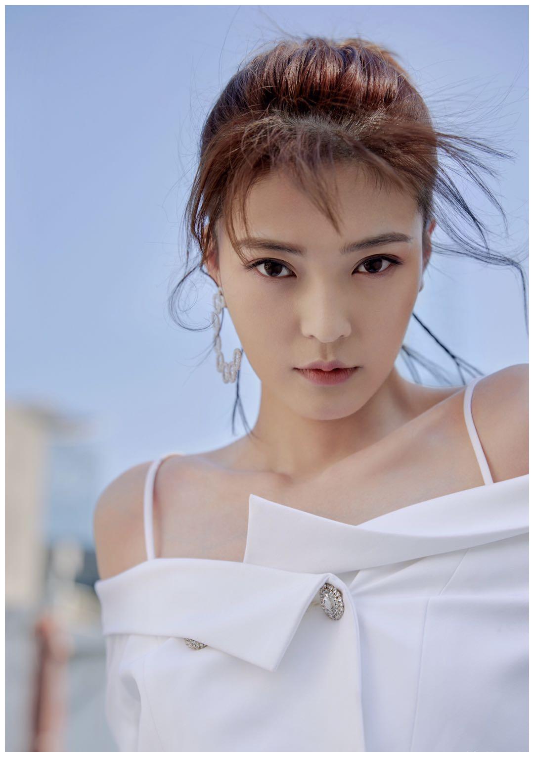 抓住秋季的尾巴学点王妍之style显高又显瘦