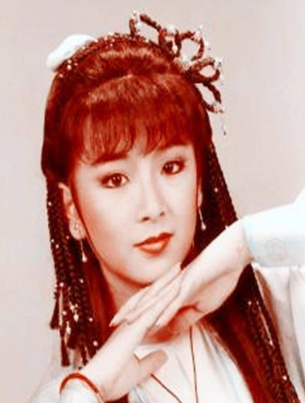 最没存在感的一位琼女郎,美貌不输王艳林心如,今56岁成这样