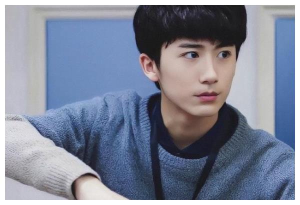 北电17级毕业合照曝光，认出了王俊凯，却没认出《棋魂》中的他休闲区蓝鸢梦想 - Www.slyday.coM