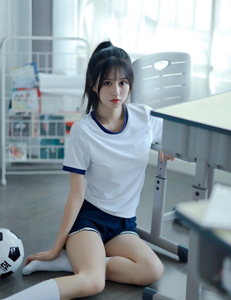 高马尾校花,白嫩诱人