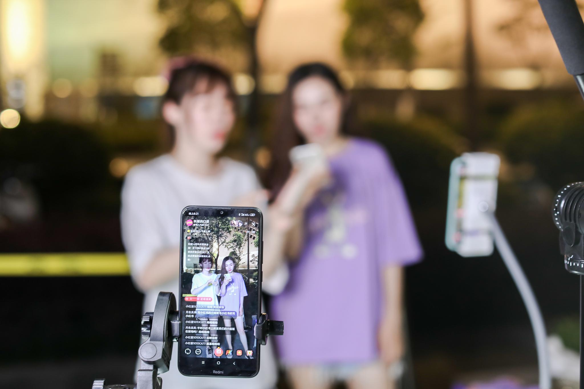 南京网红打卡地喵喵街妖精的口袋直播人气火爆
