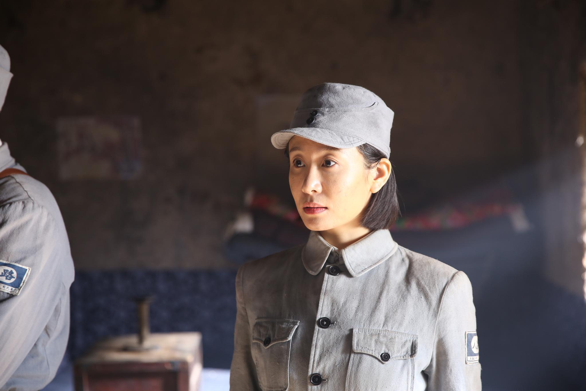 她唱着国际歌上刑场群演大爷泪崩专访苦菜花演员丁子迪