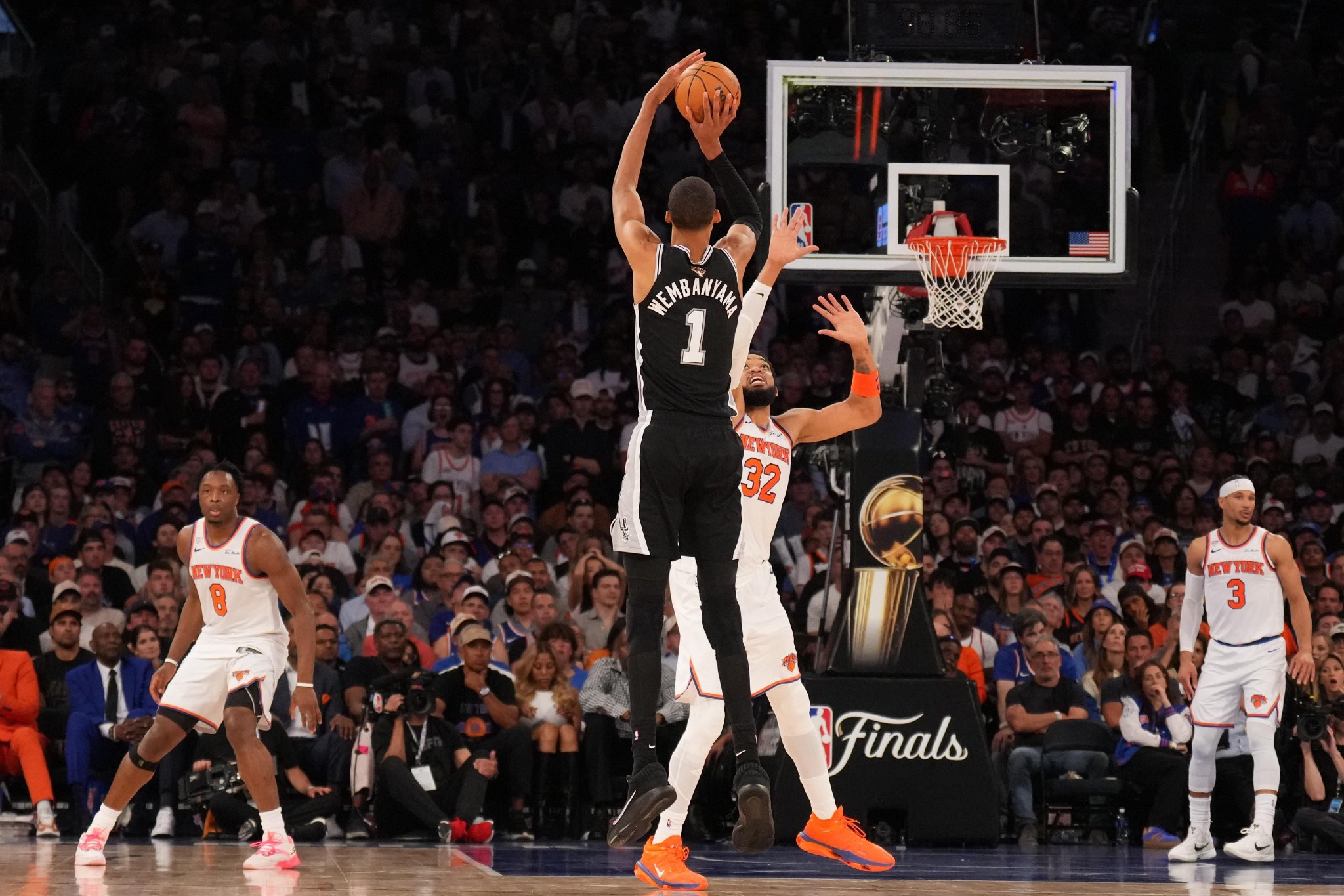NBA新赛季六大争冠热门出炉!詹姆斯联手布朗,最强黑马还有谁 NBA新赛季六大争冠热门出炉!詹姆斯联手布朗,最强黑马还有谁