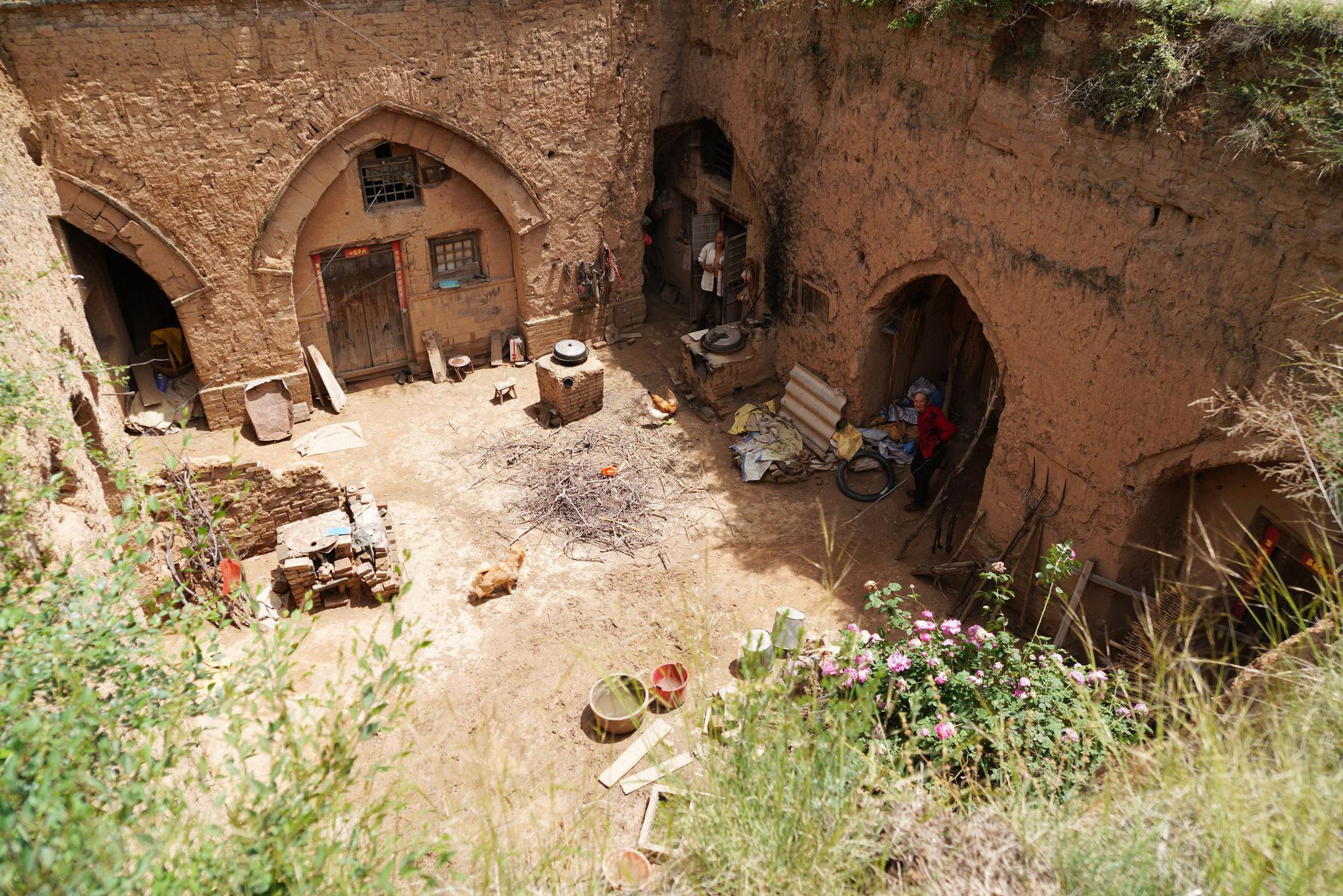 河南农村7旬老夫妻家中经济闹独立,说出原因怕人笑话,咋回事