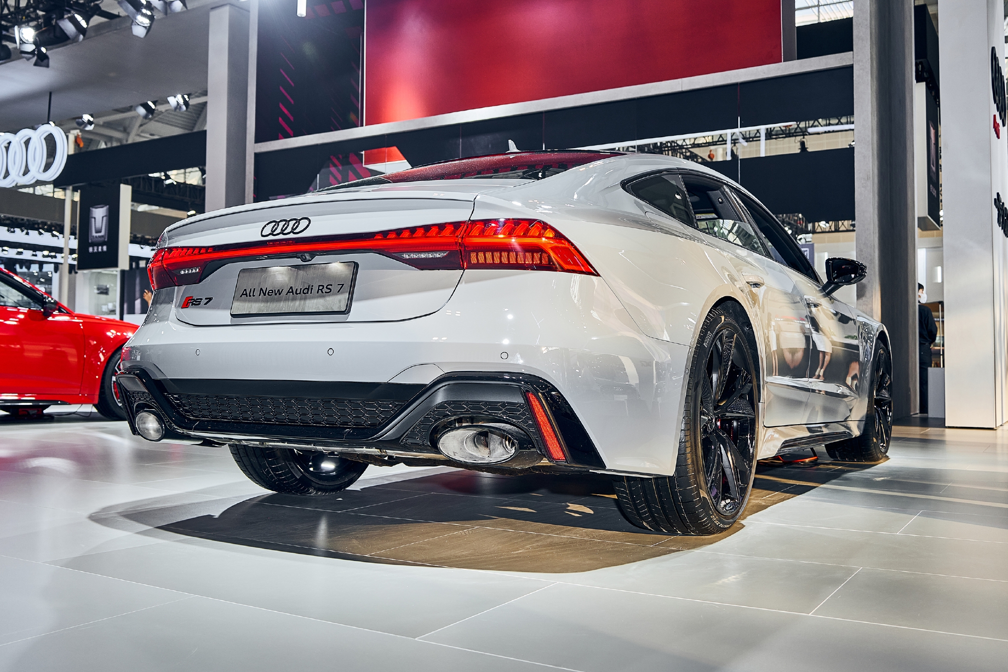 奥迪rs7流淌着运动血液的高性能掀背轿跑车