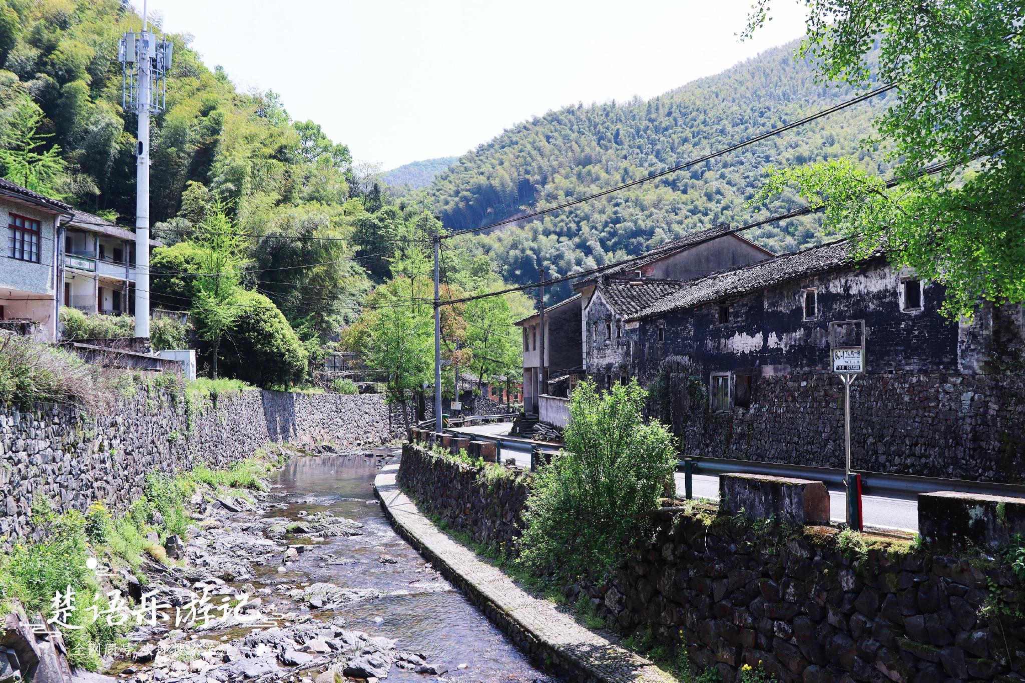 浙江这个古村四面环山瀑多潭密如世外桃源美成玩水胜地人不多