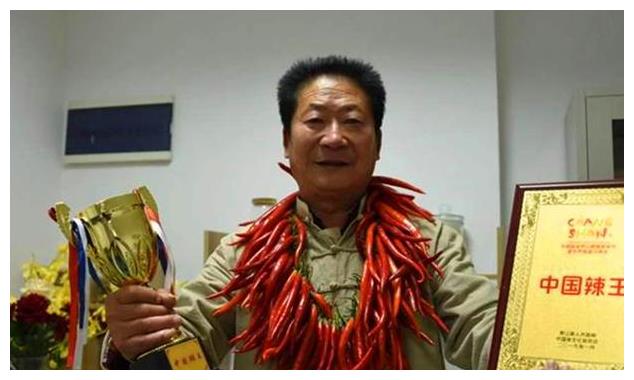 "中国辣王"李永志,不听医生劝,每天5斤辣椒加白酒,现状怎样