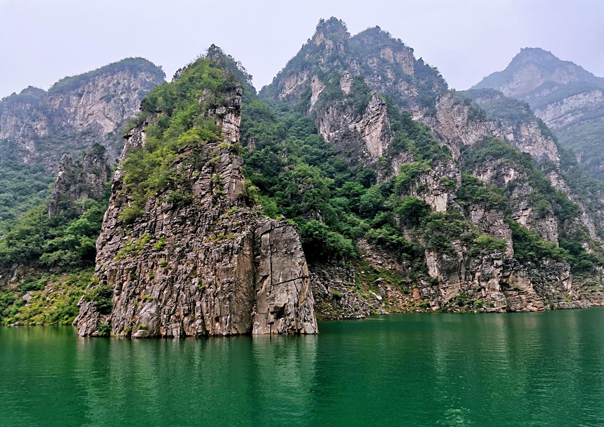 北国漓江云台天池峰林峡天上疑落绿玉带化作人间翡翠湖