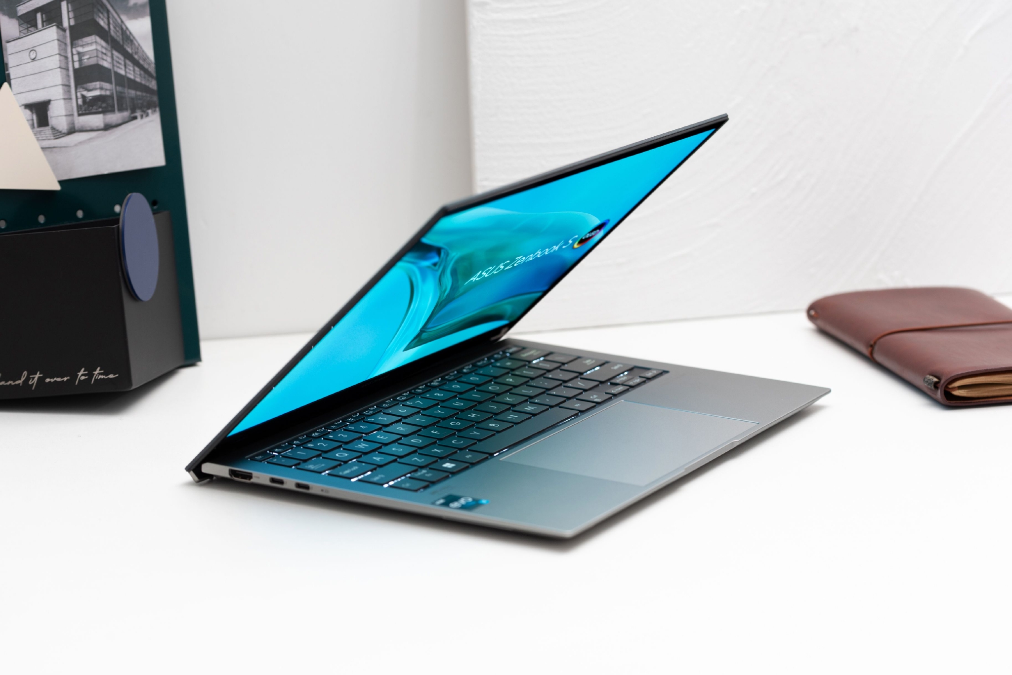 超强续航 极致便携,灵耀13 2023成商务人士首选办公神器|商务人士