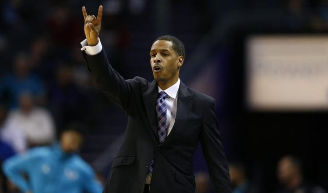 前盛传的杰夫-范甘迪,而是前独行侠助教史蒂芬-塞拉斯(stephen silas)