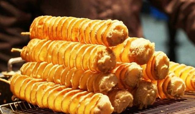 路边小摊的旋风土豆8块钱一串,在家做成本1块钱,学会就是赚到|土豆