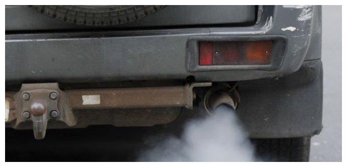 汽车排气管冒蓝烟,黑烟,白烟,滴水分别是怎么回事?答案就在这