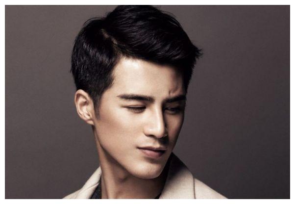 麦迪娜童年照曝光!短发大眼尽显可爱,从小就和姜潮有"夫妻相"