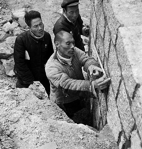 人间奇迹红旗渠施工老照片