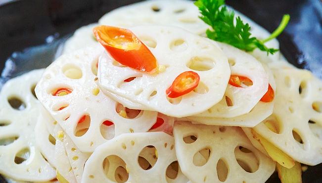 什么美食是脆脆的没错正是醋溜藕片再来一杯百香果苹果汁