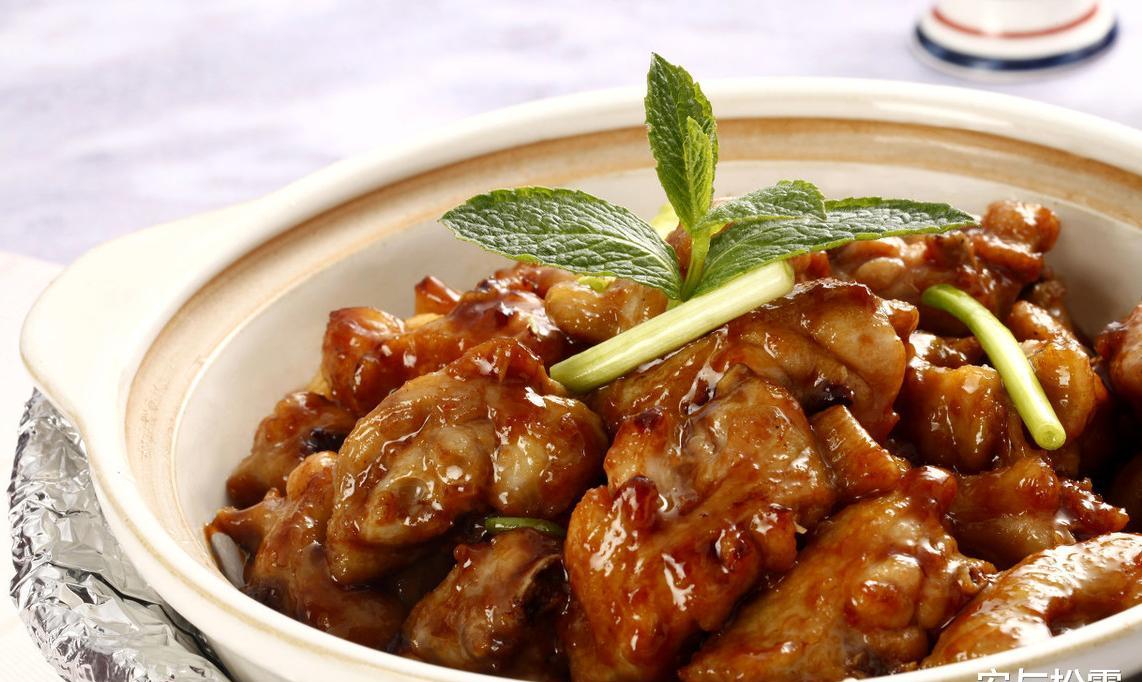 台式三杯鸡,香甜鲜嫩,自己做超简单,不去餐厅也能吃到地道美食