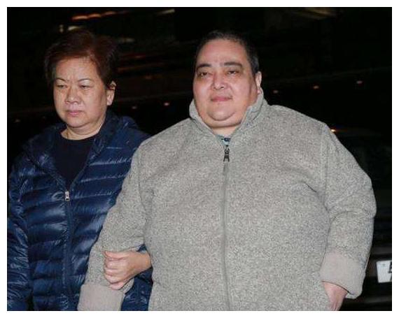 赌王最丑女儿何超雄争家产揭开何猷光死因谜团,大嫂