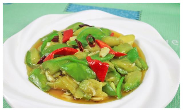 茄子不要红烧了大厨教你做清炒茄子软嫩爽口不油腻下饭一绝