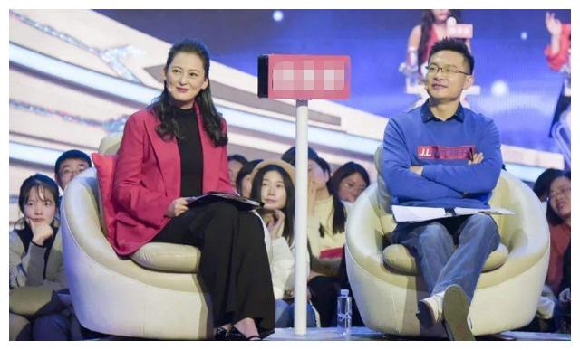 节目上是"情感专家"的黄澜,私下与丈夫离婚,网友:太可笑