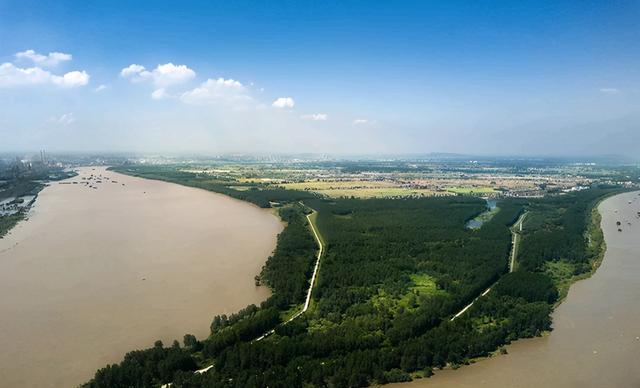 秦淮河是長江下游右岸的一條支流,全長110千米,流域面積2631平方千米