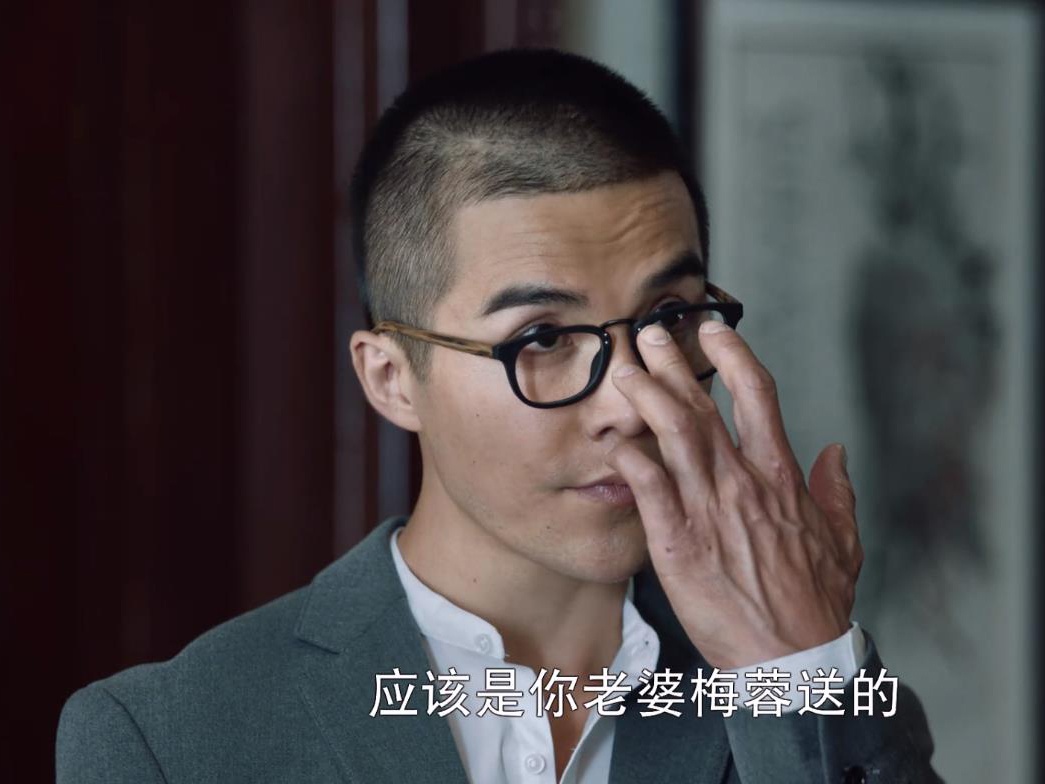 安怡是奇点的开启李遥则是人类的永生李遥身处危险而不自知