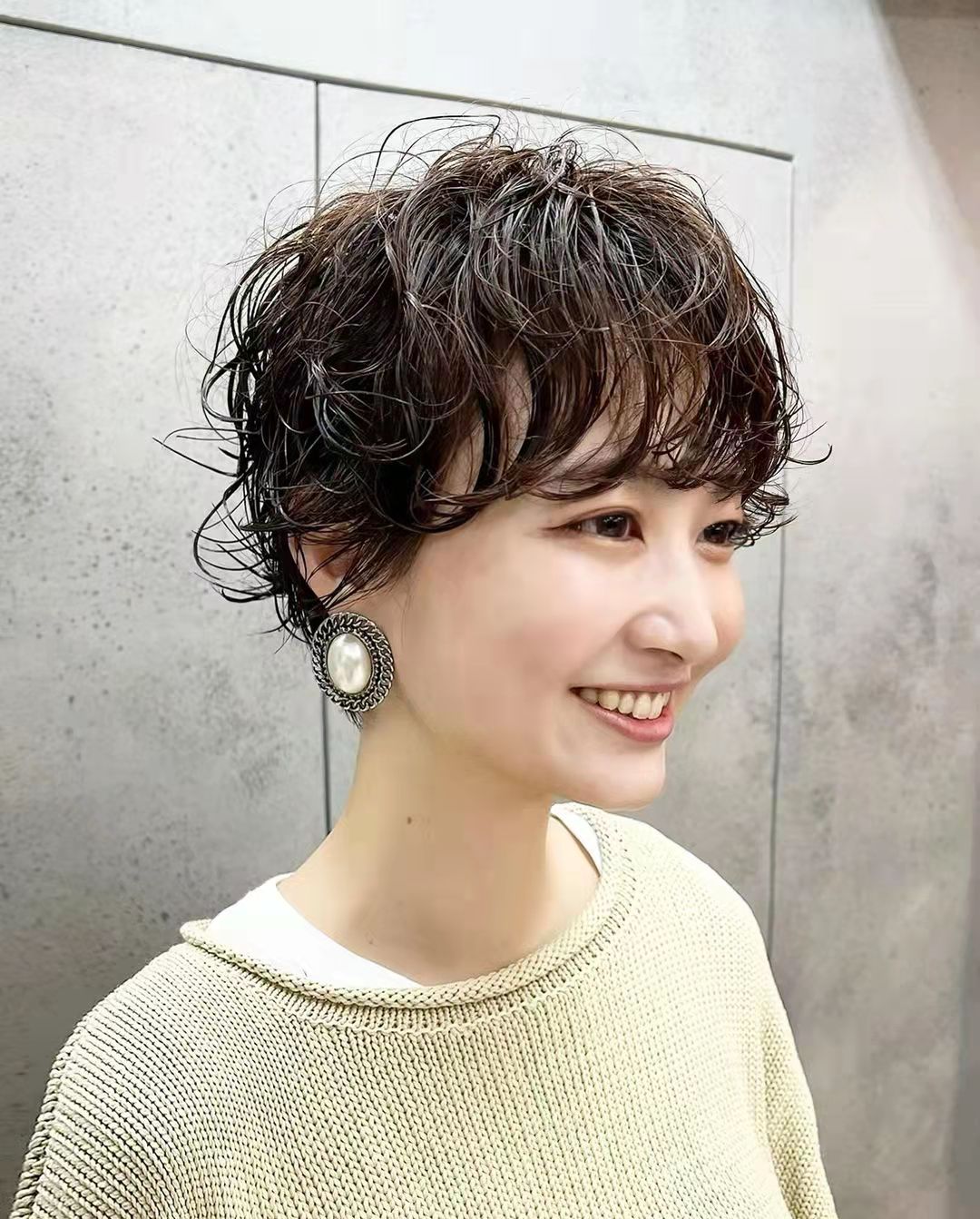 发量少又细软的女生适合什么发型?这三种发型,显发量又洋气减龄