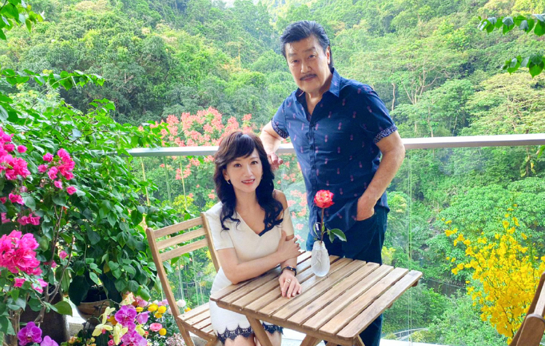 "白娘子"赵雅芝庆生,和同龄人同框差异大,确定已经66岁?