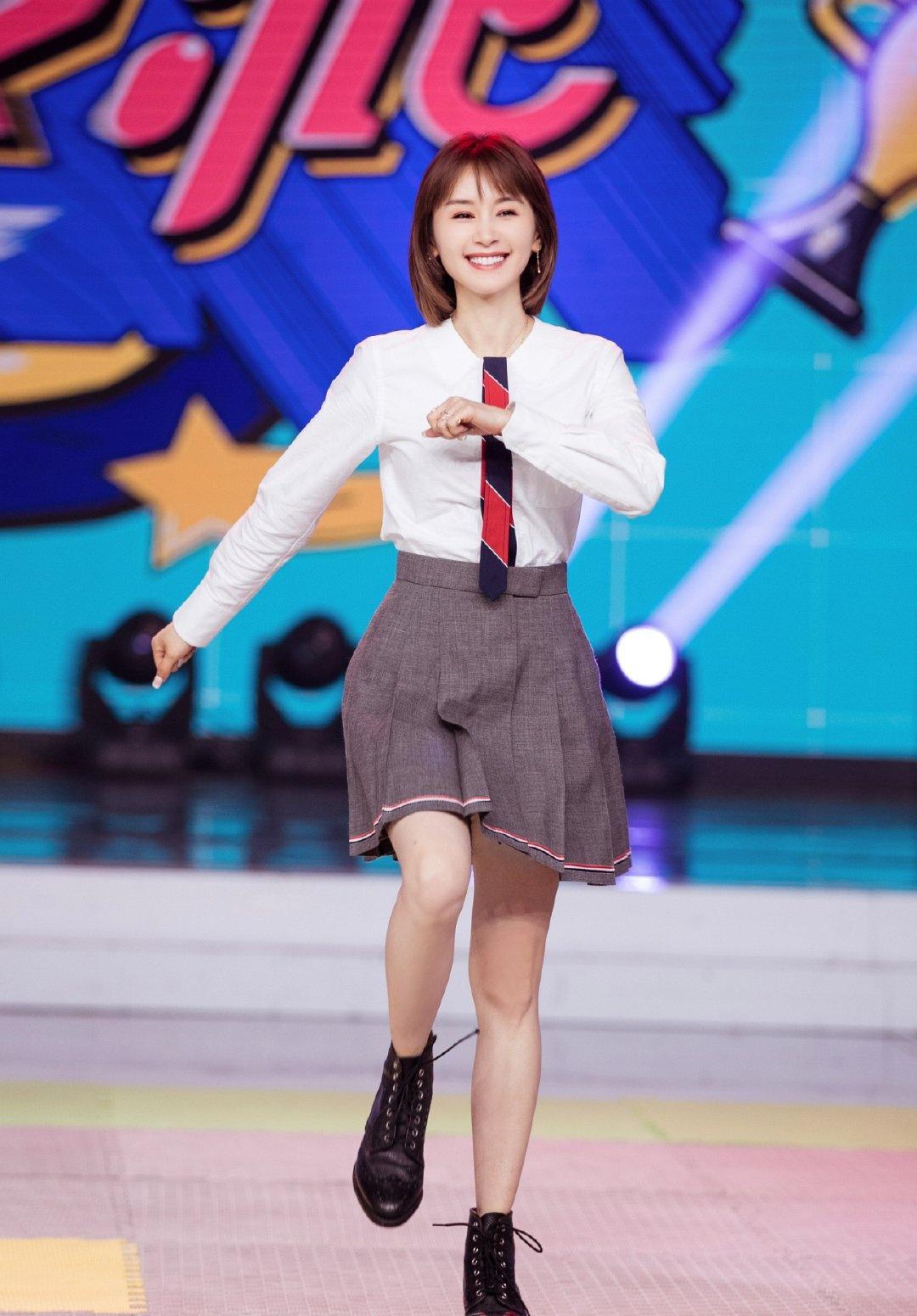 能体现出减龄的效果,这样的一种发型完全看不出她是一位30多岁的女生