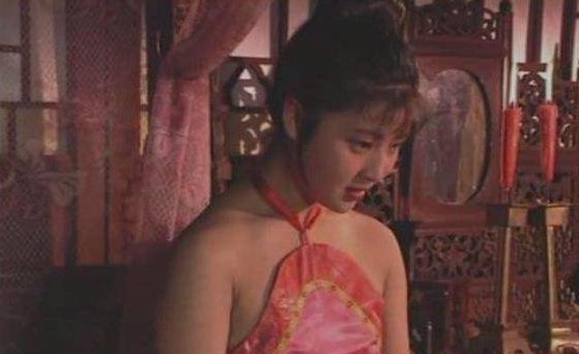 王安秋出道很早,15岁就从扬州戏校毕业,她从小就是一个非常勤奋的孩子