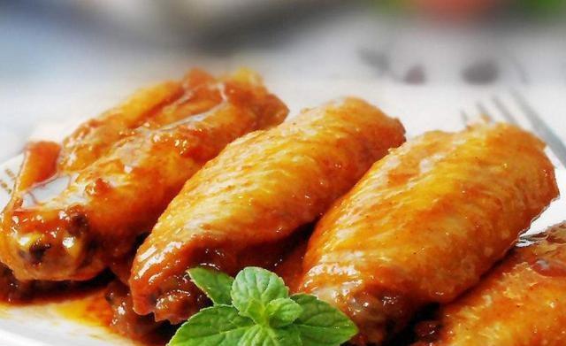 秘制红酒鸡翅,外焦内嫩香甜可口比可乐鸡翅要好得多