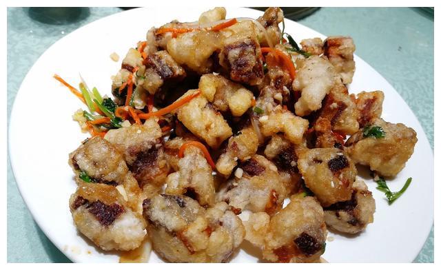 东北人馋牛羊肉,就去回族饭馆解馋,这几道是必点的下酒硬菜