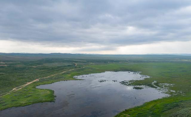 航拍锡林九曲景区,美丽的九曲弯静静的流淌在草原上,风景美如画