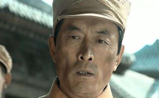 亮剑中常乃超一年的收入折合成人民币是多少