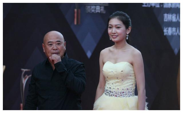 他60多岁了妻子还是年轻人,王晓曦老婆李芳蕾身世很强大,李芳蕾是个