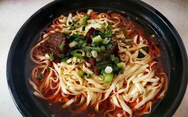 四川面条最好吃的地方,成都与乐山都排不上号,就在川陕交界处