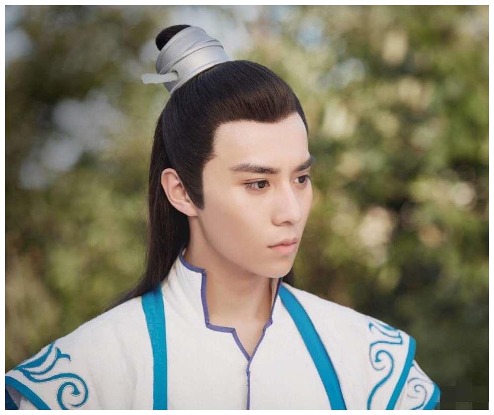 都说《陈芊芊》中"苏沐"长得娘,穿上现代装,这颜值我先磕为敬__财经头