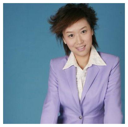 曾是著名主持人,在结婚的第二天遇上车祸去世,丈夫为她单身数年