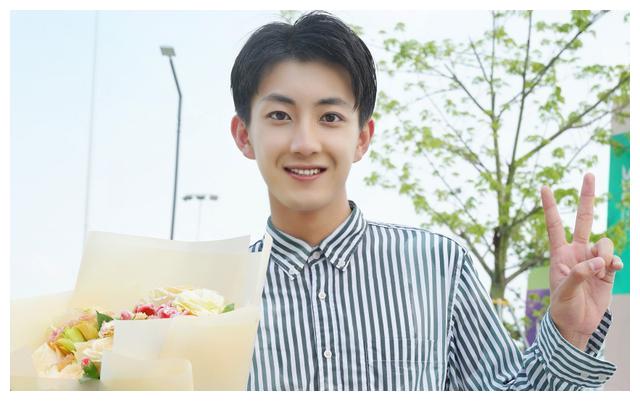 凌美仕搭档张凌赫,演员们颜值都很高|心动的瞬间|搭档|索朗_新浪新闻