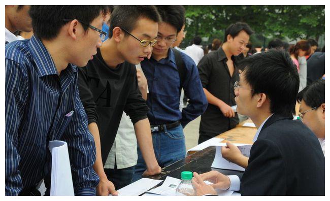 儿子上了大学才知道，妈妈从小到大一直在骗他，老师说的才是对的休闲区蓝鸢梦想 - Www.slyday.coM