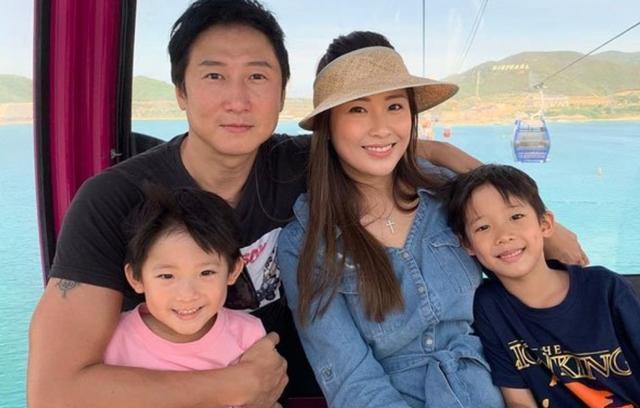 洪金宝儿子惹众怒戚薇当场表达不悦讽刺对方过丧偶式婚姻