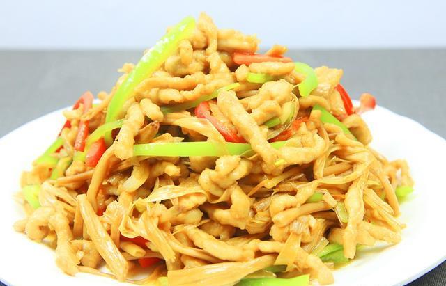 黄花菜炒肉丝很多人第一步就做错了,难怪不好吃,大厨教你如何做