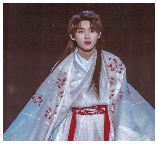 丁程鑫跳《画心》时,虽然全程没有任何台词,却能感受到他所要表达的