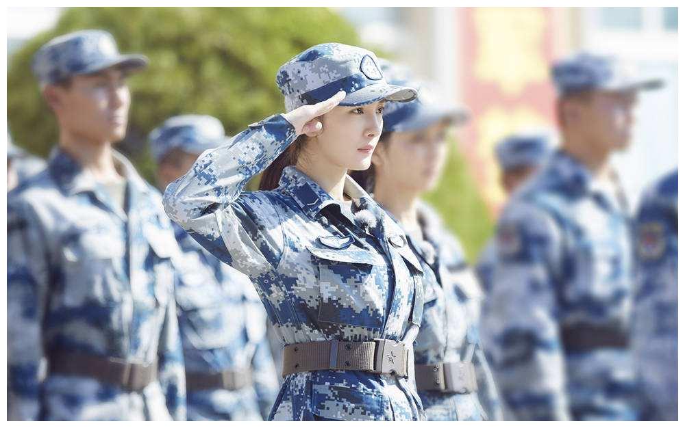 杨幂是偷偷去练习仪态了吗整个人气质大变成亭亭玉立大美人了