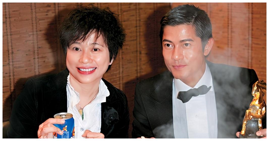 59岁小美和郭富城参加趴体近照很冻龄,辅佐天王三十多年至今单身