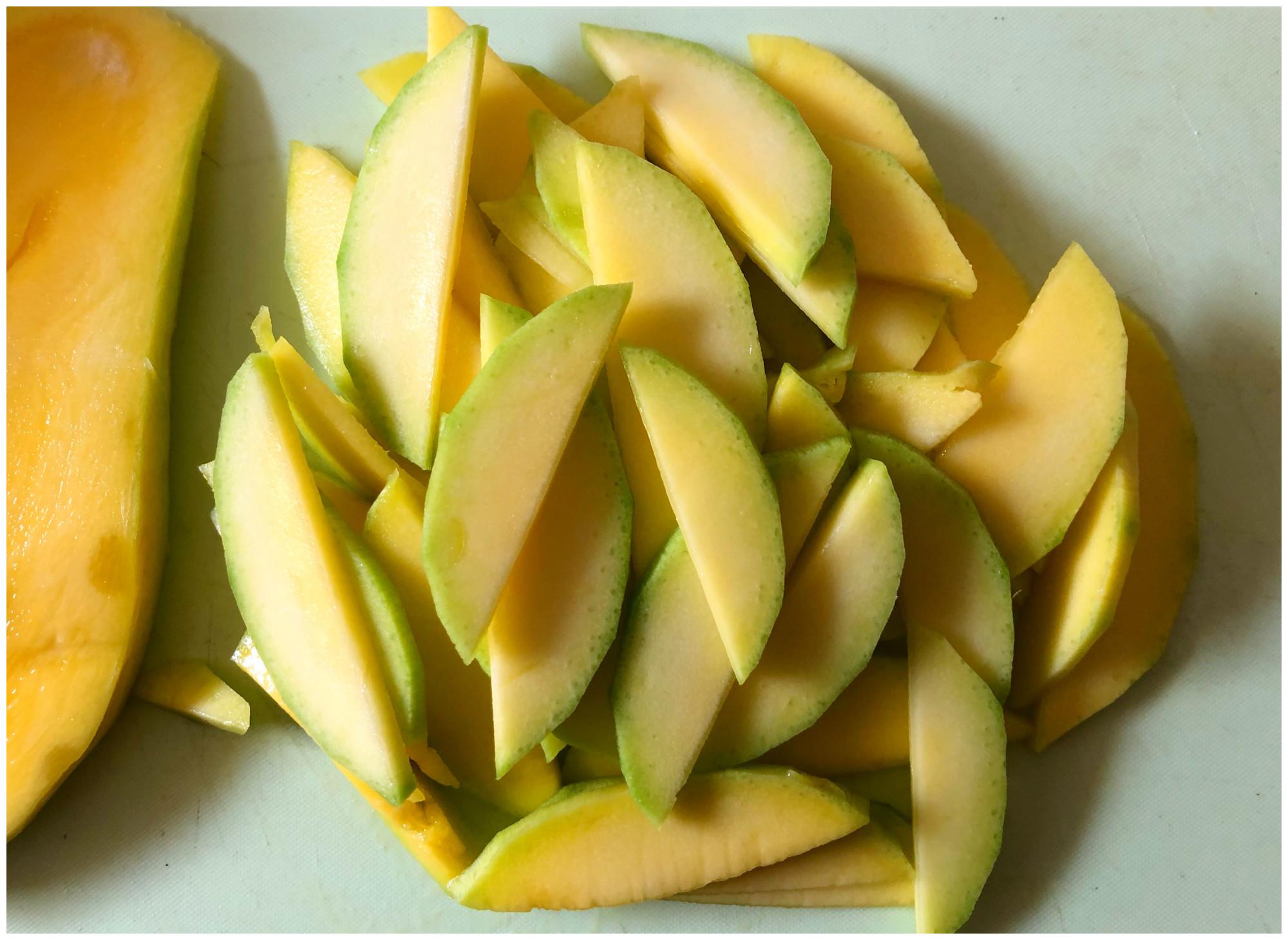 南方人这样吃芒果,北方人表示:好奇葩的吃法,南方人:巨好吃