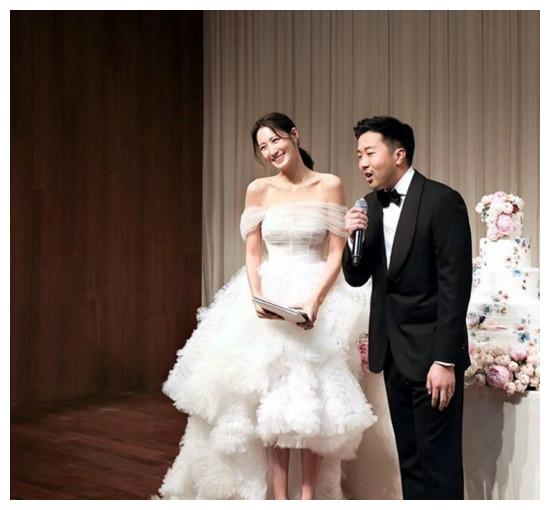 韩国女星金秀贤出生于1985年,从小在美国留学的经历让她可以说一口