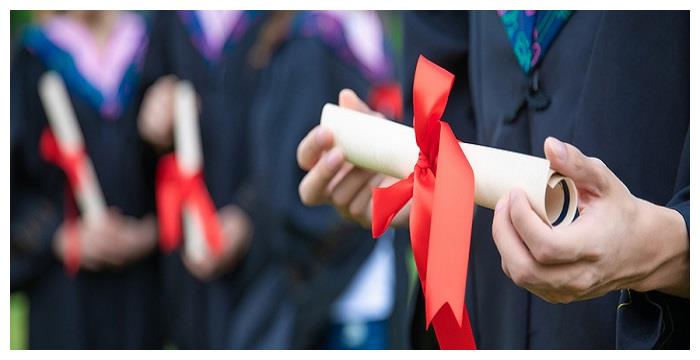 儿子上了大学才知道，妈妈从小到大一直在骗他，老师说的才是对的休闲区蓝鸢梦想 - Www.slyday.coM